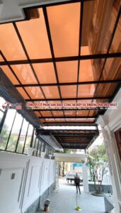 Tấm nhựa lấy sáng màu trà của Việt Nhật IPT 8