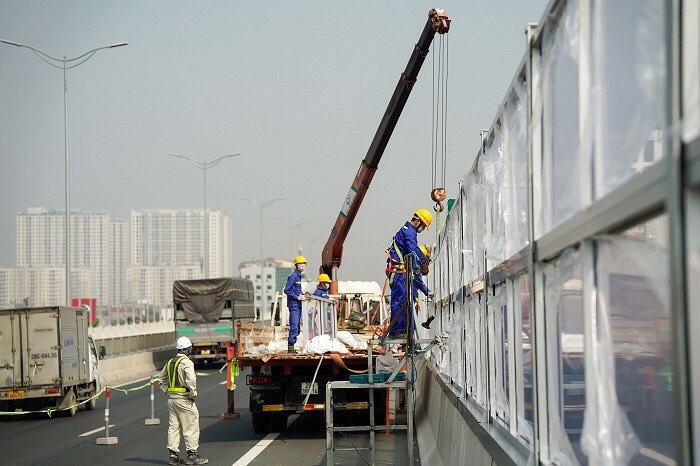 Tự lắp đặt tấm nhựa polycarbonate tại nhà – có nên không? 4